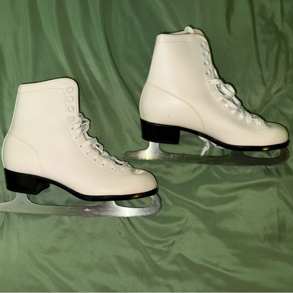 Women's White Ice Skates size 8